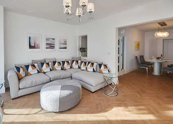 Host & Stay - Oxford House