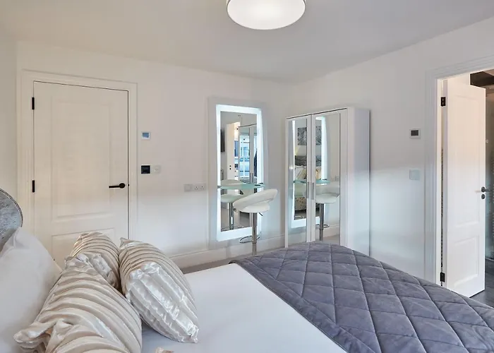 Host & Stay - Oxford House